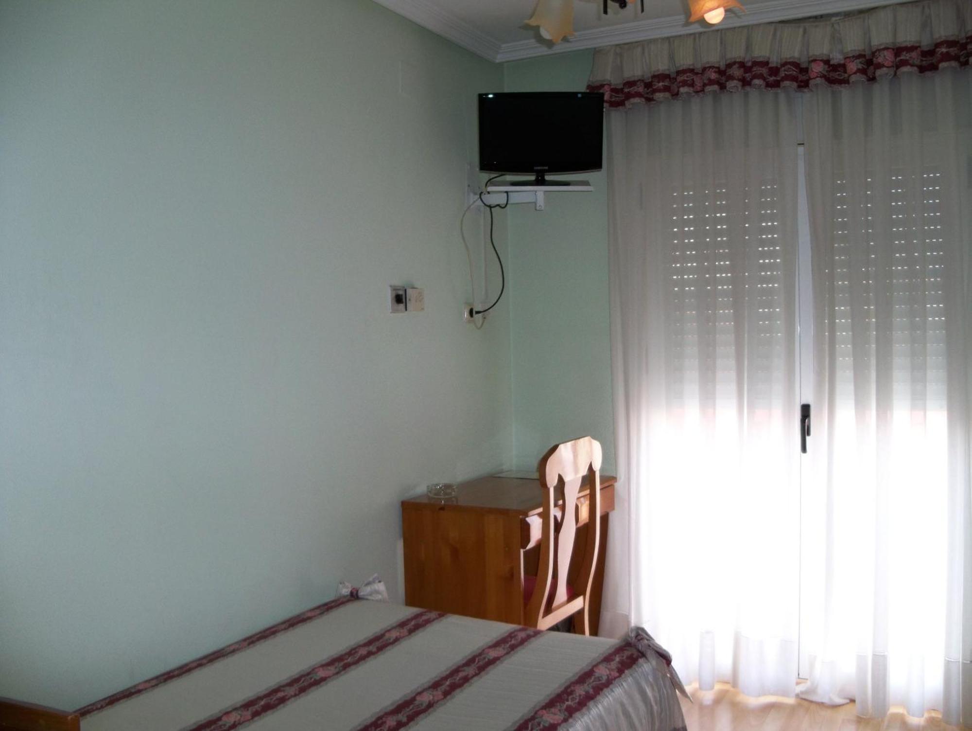 Hostal Virgen Del Villar Laguna de Duero Esterno foto