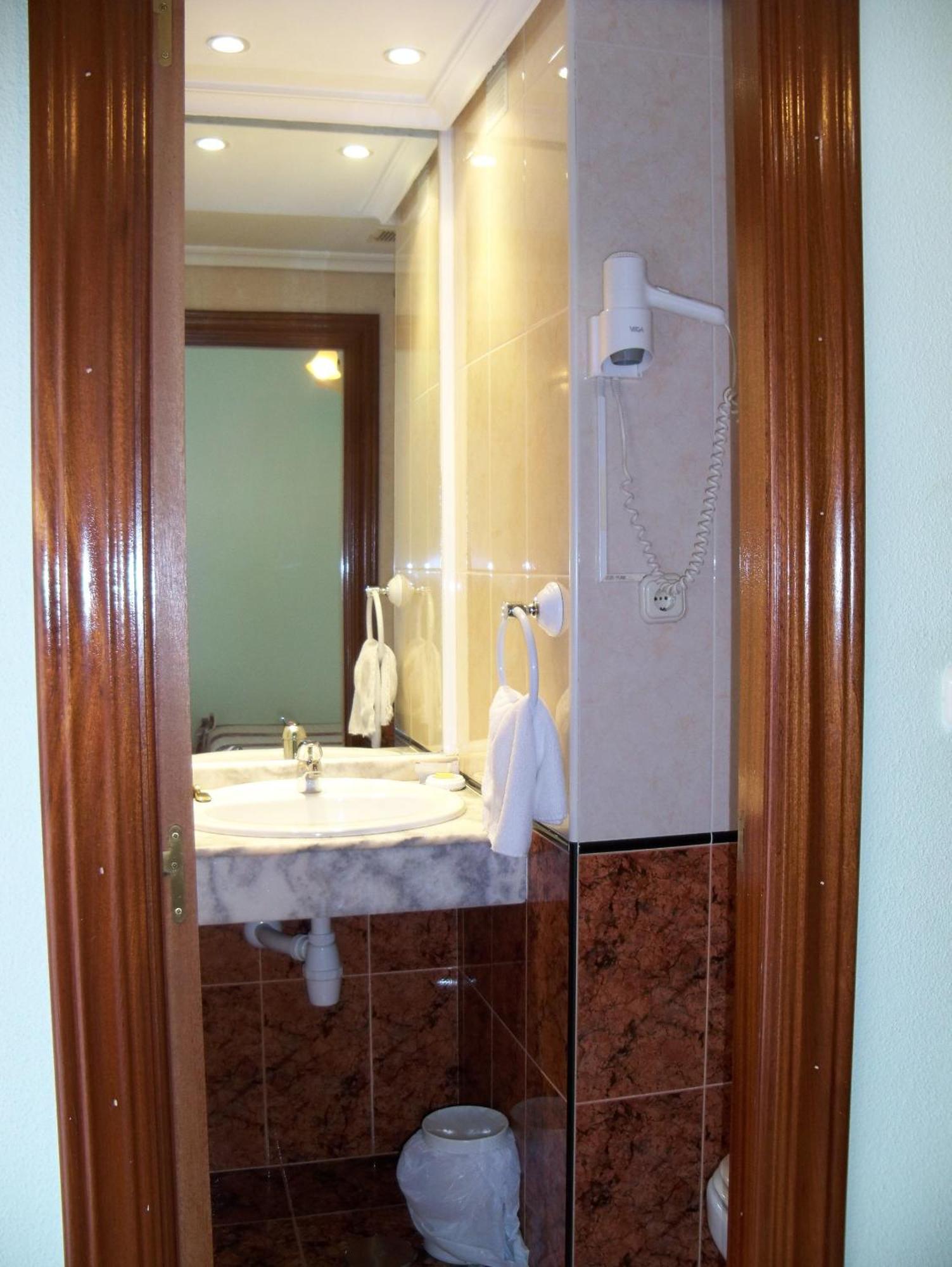 Hostal Virgen Del Villar Laguna de Duero Esterno foto
