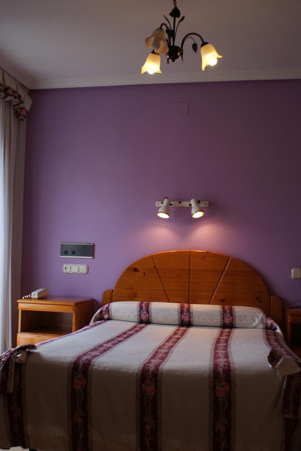 Hostal Virgen Del Villar Laguna de Duero Esterno foto