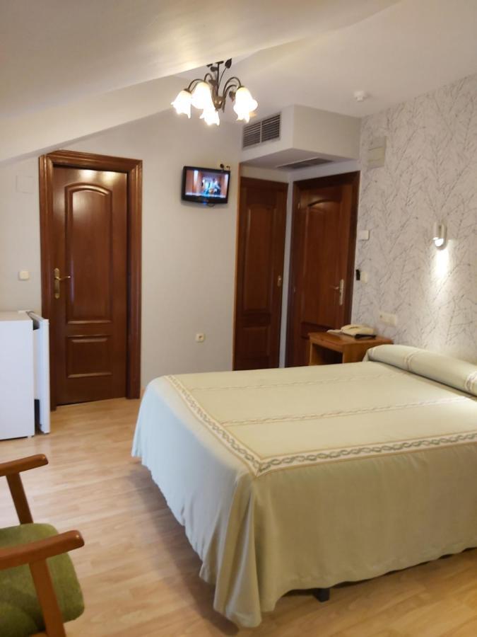 Hostal Virgen Del Villar Laguna de Duero Esterno foto