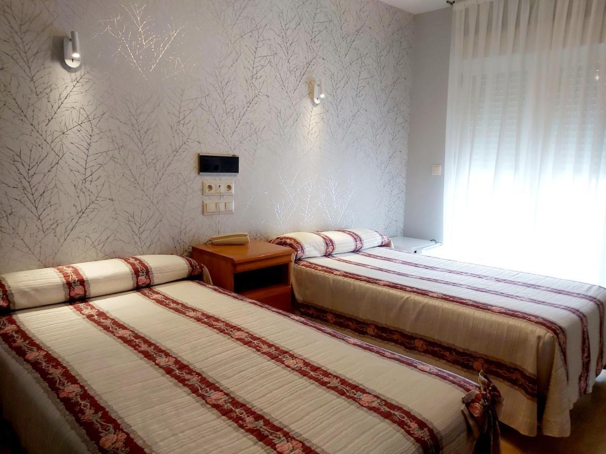 Hostal Virgen Del Villar Laguna de Duero Esterno foto