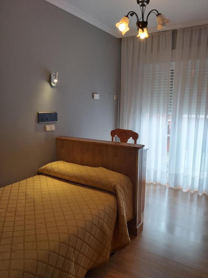 Hostal Virgen Del Villar Laguna de Duero Esterno foto