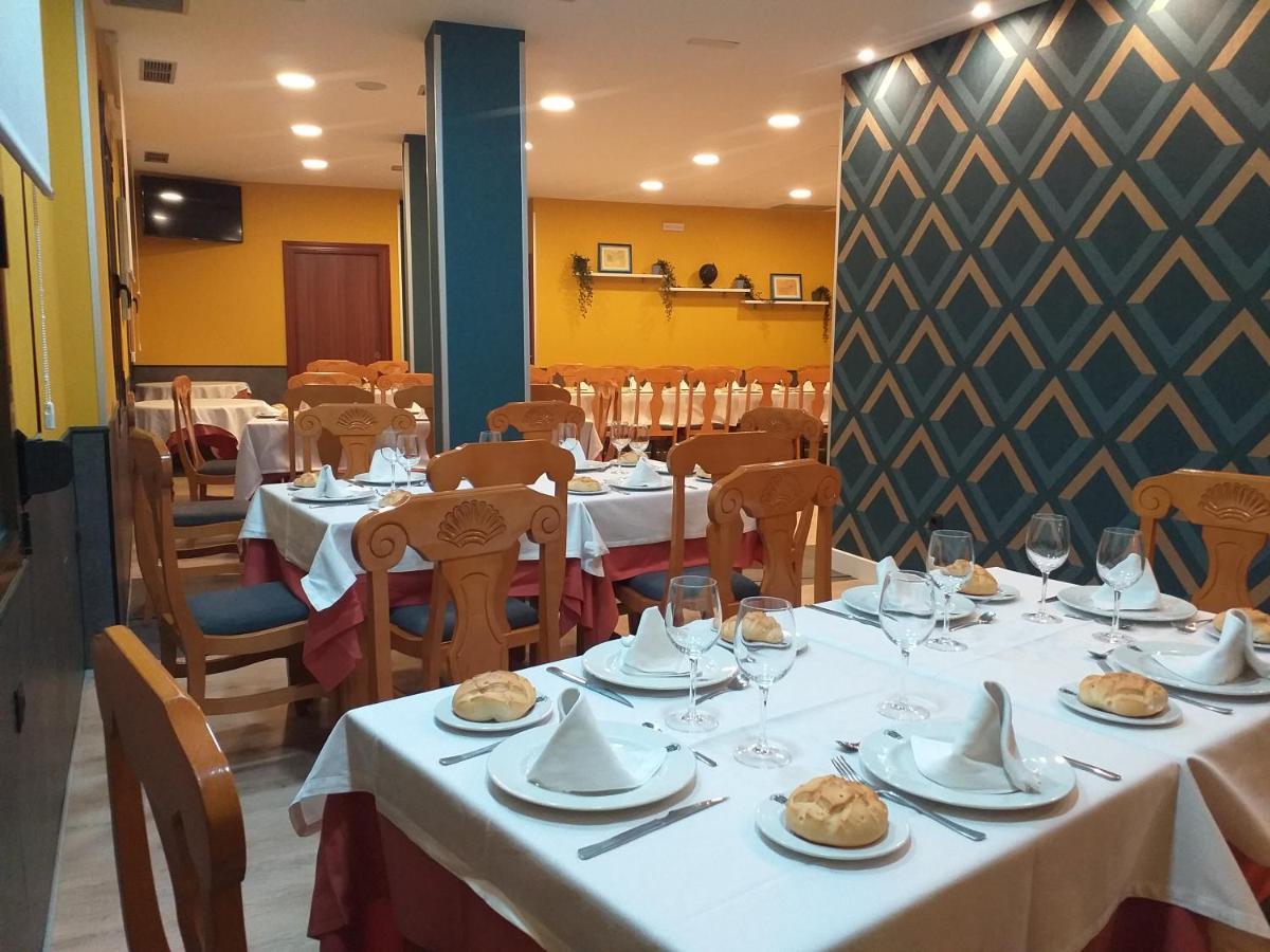 Hostal Virgen Del Villar Laguna de Duero Esterno foto